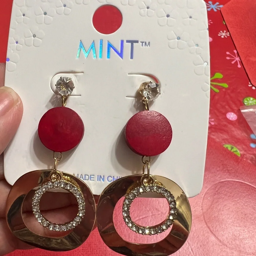 🌸4/$25 Bundle of 2 Mint Wood Dangling Earrings